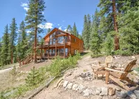 🕹️Arcade ♨️Hot Tub👑King Bed🏔️2 Decks🔭-Base Camp Mountain Chalet - 4-Star