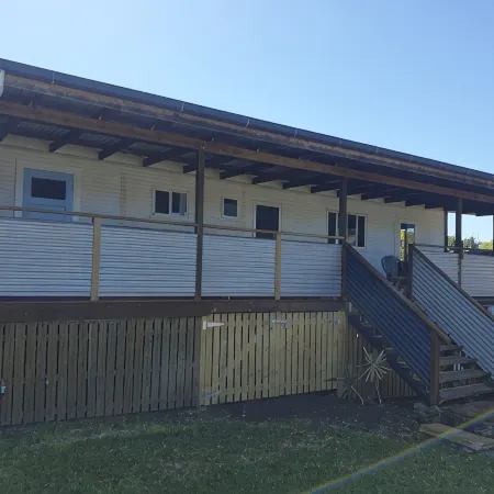 Indoor/outdoor pet-friendly beach house next to world-class beach and river.