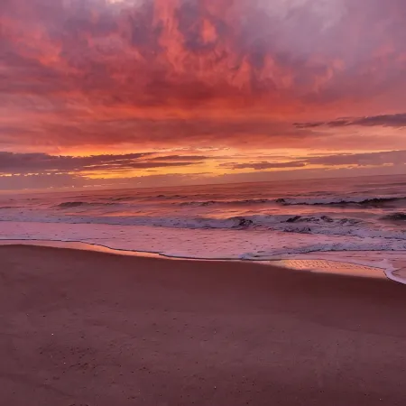 Summer Dates Open! Private Beach Access!