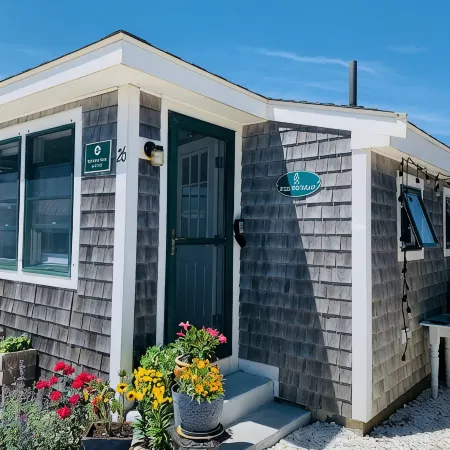 Water View Cottage within Steps to Private Beach