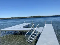 BEAUTIFUL LAKE FRONT NEWLY RENOVATED COTTAGE 2021 ジェリッシュ・タウンシップのホテル