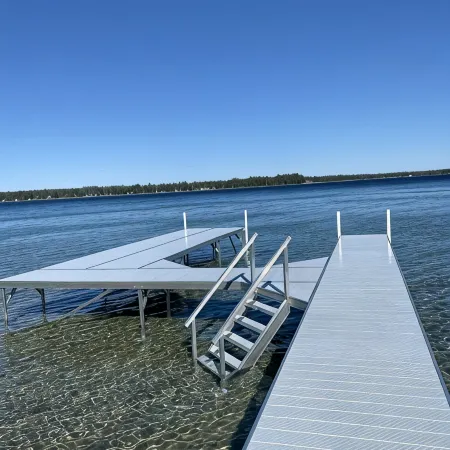 BEAUTIFUL LAKE FRONT NEWLY RENOVATED COTTAGE 2021 Отели в г. Джерриш Тауншип