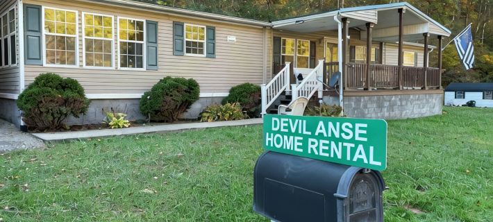 Spacious home off 300+ miles of Hatfield McCoy Trails on Devil Anse Trail System Hotels in Mingo County