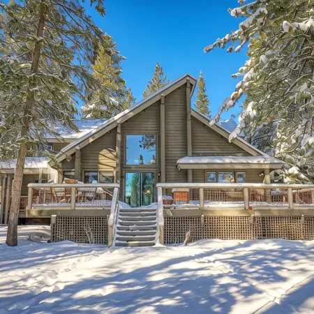 Luxury home on Donner golf course