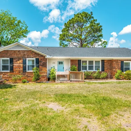 Spacious w/ all King Beds, 15 min from Beach + Downtown, Pup Friendly!
