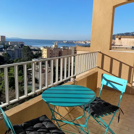 Beautiful Sea View Apartment, in Residence, Ideal for Couple with or Without Children