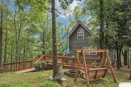Storybook Cottage on Lay Lake with Kayaks - Wifi