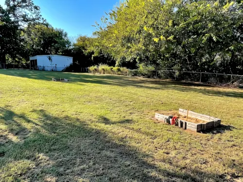 Newly Renovated Amazing Lake Retreat! Sleeps 11- Walk to Water & Boat Ramp! - Homestays