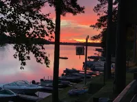 Charming Cedar Lakeside Cottage at Elbert's Resort