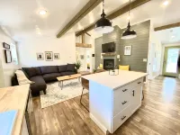 Cozy House - Close to biking/Pet Friendly