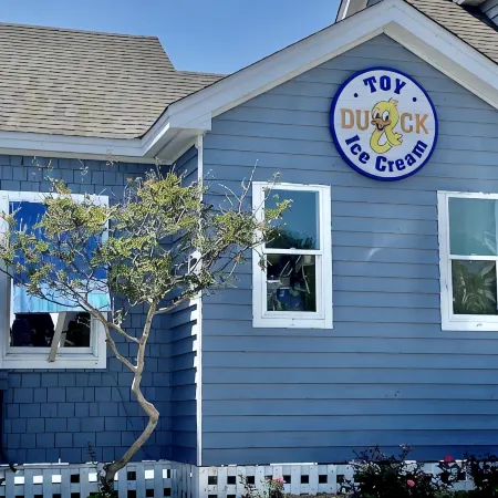 Lovely Oceanside condo in beautiful Duck, North Carolina Outer Banks!