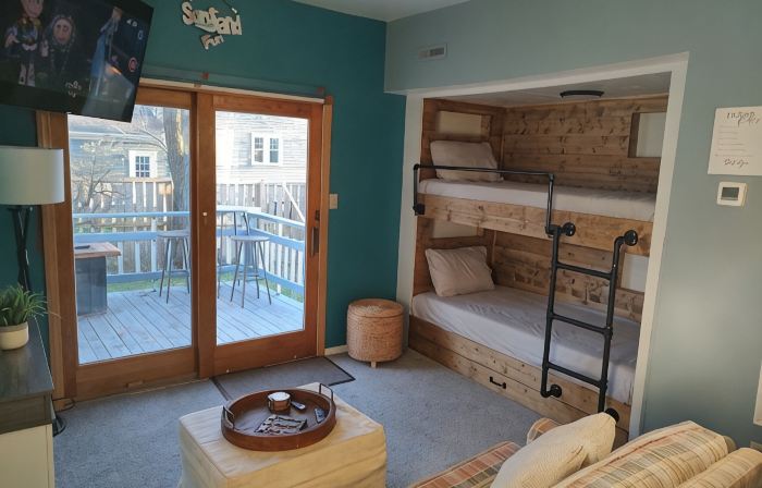 Cozy 1 bedroom cottage walking distance to Lake Michigan & downtown!