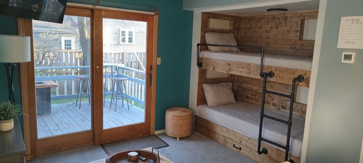 Cozy 1 bedroom cottage walking distance to Lake Michigan & downtown! Hotels in Manistee County