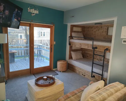 Cozy 1 bedroom cottage walking distance to Lake Michigan & downtown! Hotels in Manistee