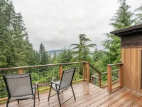 Deception Pass home with forest and bay views Hotels in Oak Harbor