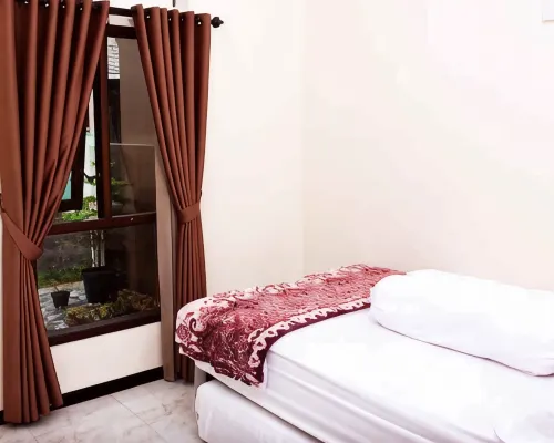 Homestay Villa Ijen - Four Bedroom Hotels in Giri