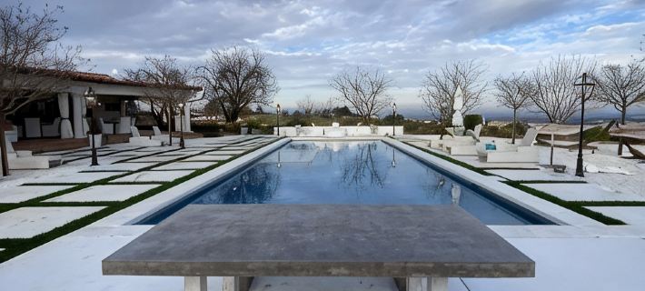 6 Bed 3 Bath House Surrounded by 10 Acres of Vines w Pool, Jacuzzi, & Fire Pit. โรงแรมในพาโซโรเบิล