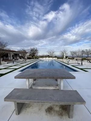 6 Bed 3 Bath House Surrounded by 10 Acres of Vines w Pool, Jacuzzi, & Fire Pit.
