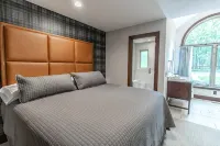 Fully Renovated Condo - Sleeps 7!