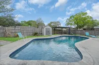 5BR Family Gem: Barbecue, Swim & Relax! - Private Pools