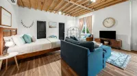 Charming & Spacious Hideaway by Downtown Bryan