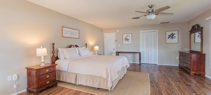 4Br Private Pool Home, Screened Lanai, & 3mi to Srq Airport Отели в г. Уитфилд