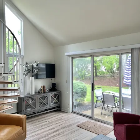 Sunlit townhome at Ocean Edge Resort in Brewster- central A/C, pool privilege's