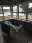 Ocean front 1 bedroom cabin steps from the ocean - Hytter