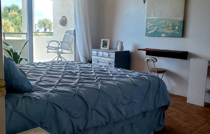 Gulf view condo with resort amenities<br loading=