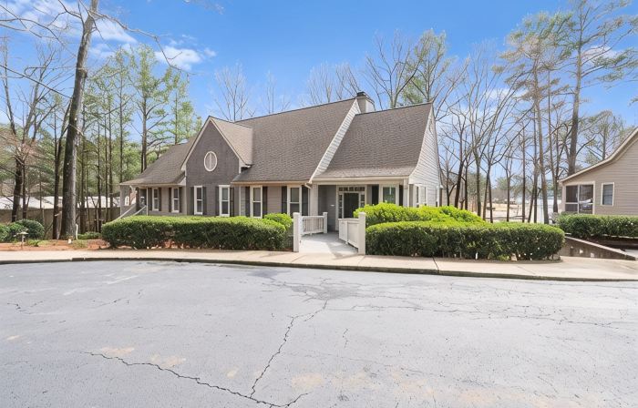 Lake Oconee - Waterfront 3 BR, 3 BA condo inside Reynolds, Greensboro, GA.