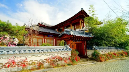 Jeonju Gwigeoraesa Hanok Stay