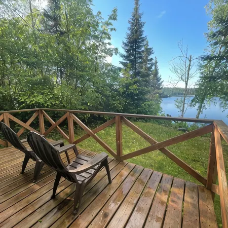 Cabin 3 'Kingfisher' 1 Br, 2 pp, Overlooks Lake, Access to Boats!
