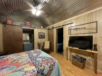Papa Bears Cozy Cabin at Up The Creek - balcony