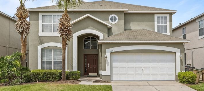 Minutes from Disney • Spacious Villa w/ Pool & Huge Dining Patio Hotels in Four Corners