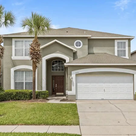 Minutes from Disney • Spacious Villa w/ Pool & Huge Dining Patio