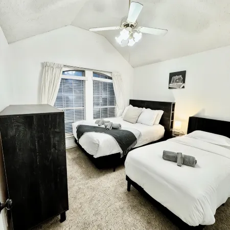 Keller Charm-Near Bear Creek Park & Stadiums,Pool Hotels in Keller