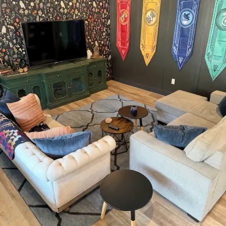 Pet Friendly Harry Potter Themed Two King Size Beds Cozy Mountain View’s!