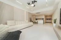 Luxurious President Family Suite Mosaic Midvalley - Condos