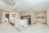 Luxurious President Family Suite Mosaic Midvalley - Condos