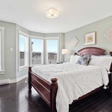 Modern Downtown Home - Garage & Parking - St Johns