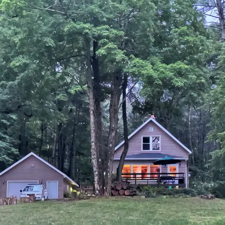 Lakefront Emerald Cove Cottage-3 bd, 2 ba -Sleeps 10 Hotels in Newaygo County