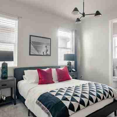 Spacious 4-bedroom house with WiFi, AC in delightful Central Park Denver Rooms
