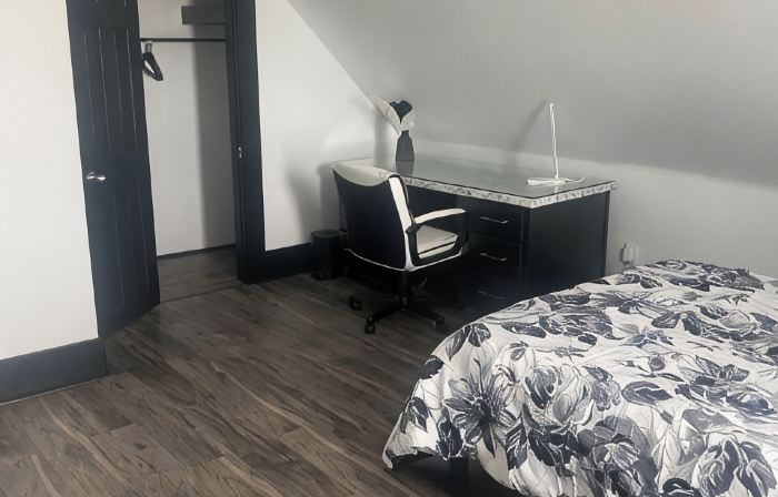 Charming 2-bedroom apartment with WiFi, AC in Wabash.