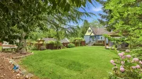 Walk 2 Light Rail-Quiet-HotTub-0.5 mi 2 Airport-Food, Shopping, Fun! - Kitchens