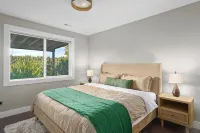 Spacious 6-bedroom, Views, King Beds, Hot Tub, Game Room near downtown Spokane - balcony