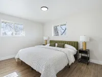 @ Marbella - Modern 4-br Retreat Chef's Kitchen Hotels in Arvada