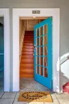 LONG TERM - EXTENDED STAY - ONE Block to City Center.   LUX Retro.  Free Parking - Homestays