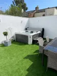 Gloucester Place Townhouse with Hot Tub! - Jacuzzi