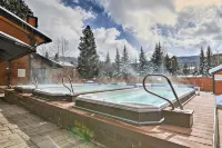 The Mogul Hut - Sleeps 7 - King + Queen + Bunks w/ Twin - Indoor Pool & Hot Tubs