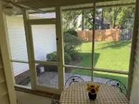 Cheerful & Spacious 3 Bedroom Home - Bungalows
